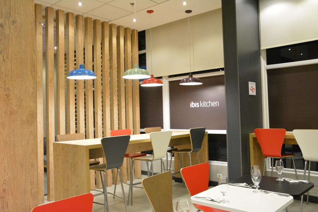 Отель Ibis Жакареи Экстерьер фото